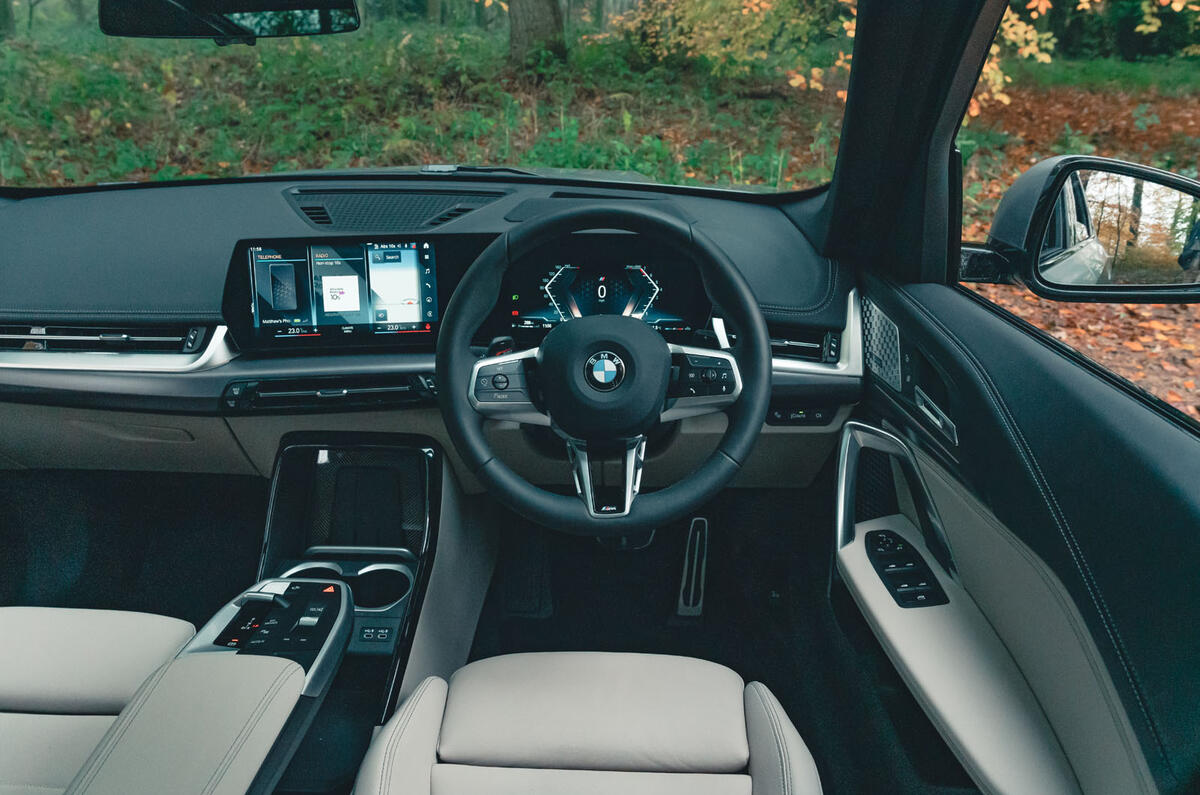 10a BMW X1 23i RT 2023 dashboard