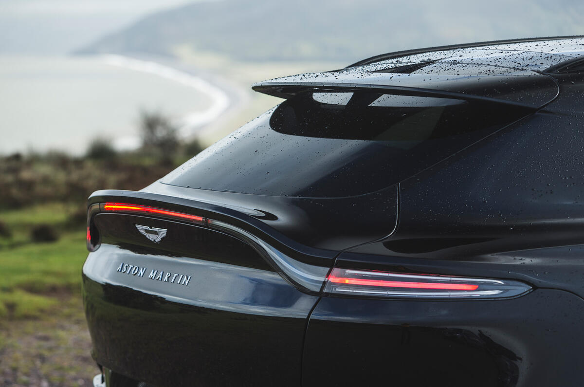 Examen de l'essai routier de l'Aston Martin DBX 2020 - bootlid