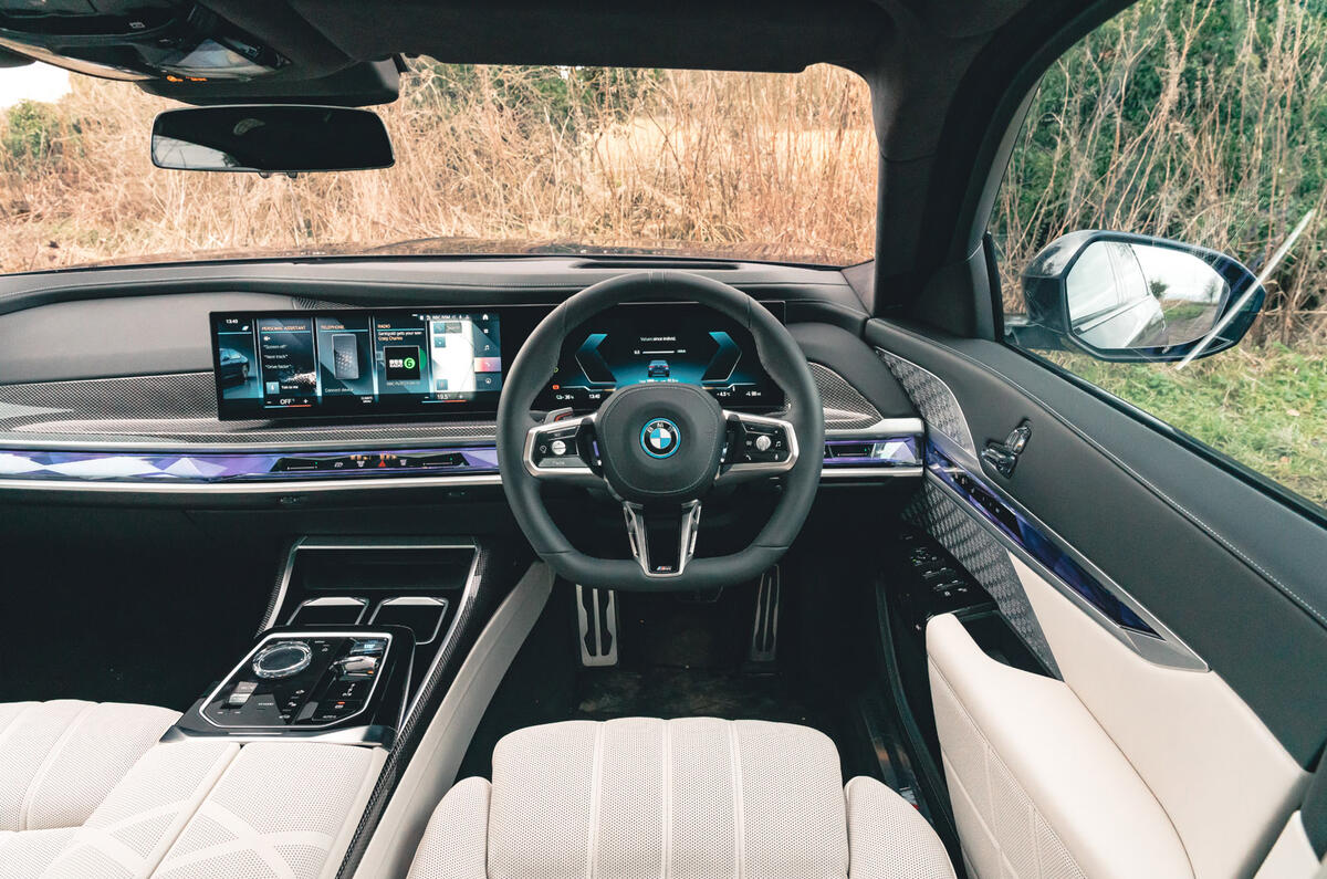 11 BMW I7 RT 2023 dashboard