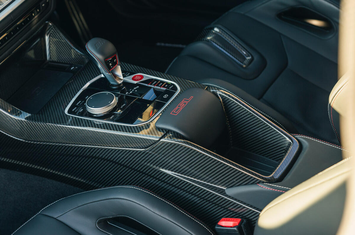 11 BMW M4 CSL RT 2022 centre console