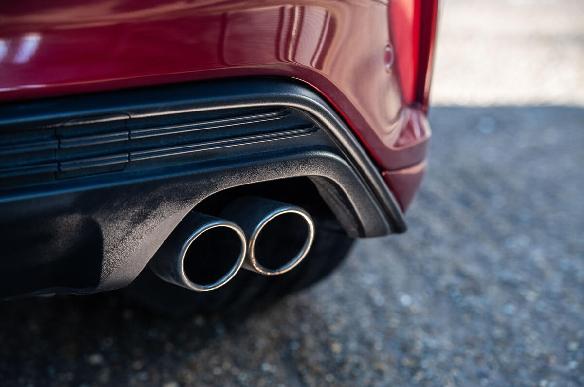 Ford Focus ST-line X 2019 road test review - exhaust