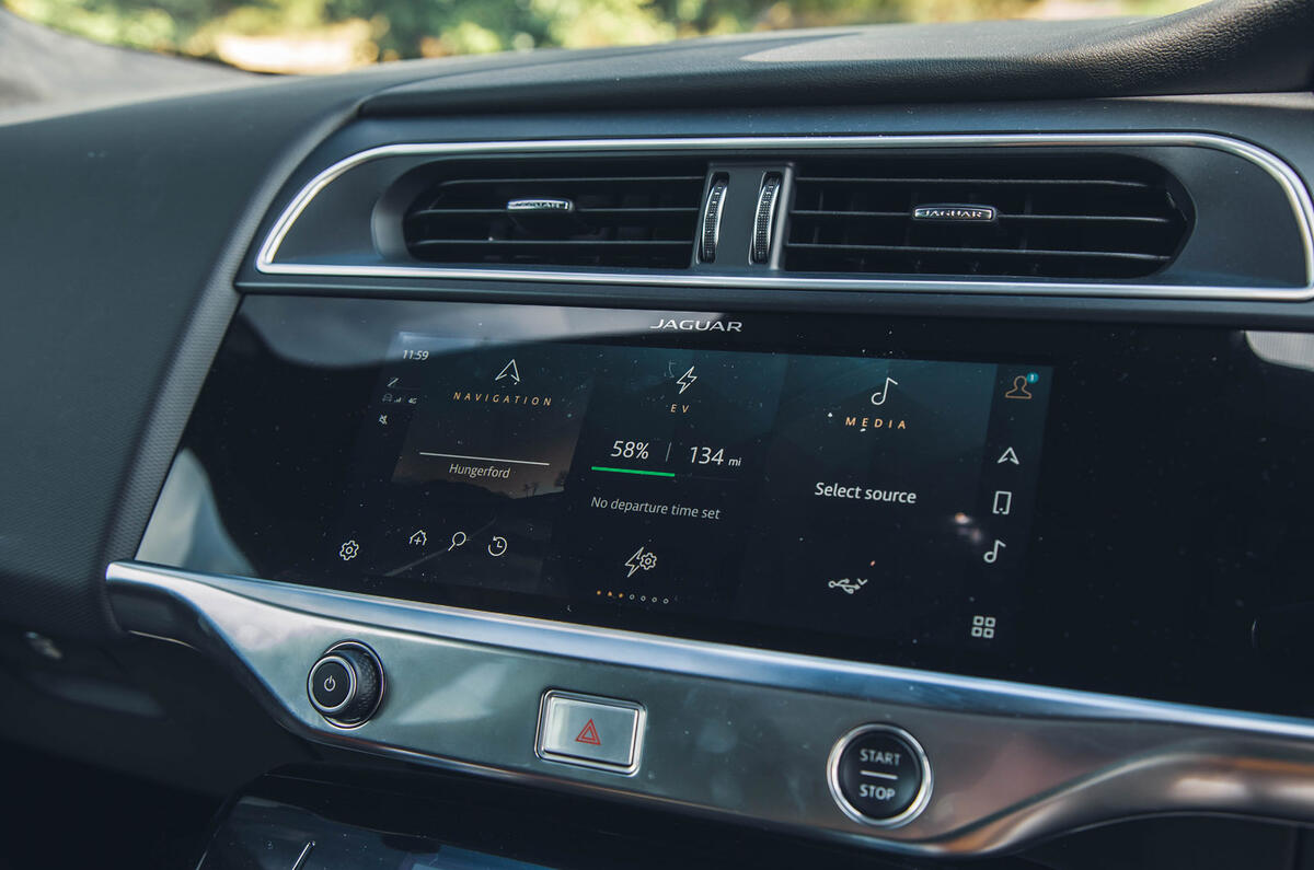 11 Jaguar i Pace Sport 400 RT 2023 multimedia