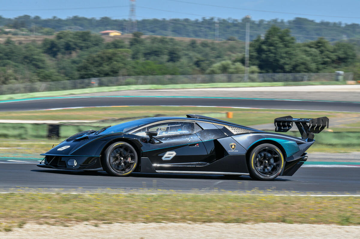 11 Lamborghini Essenza SCV12 2021 RT côté