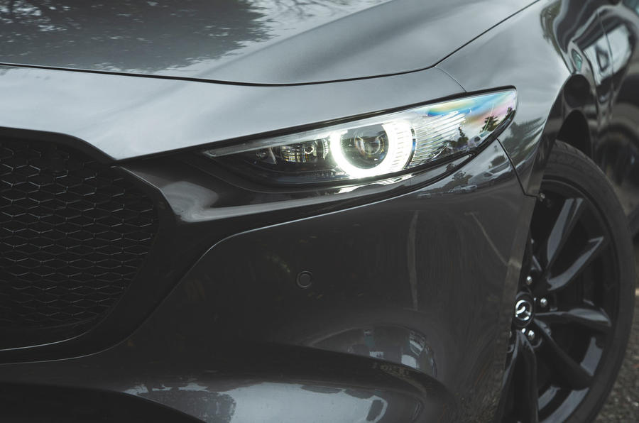 Mazda 3 Skyactiv-X 2019 : essai routier - phares
