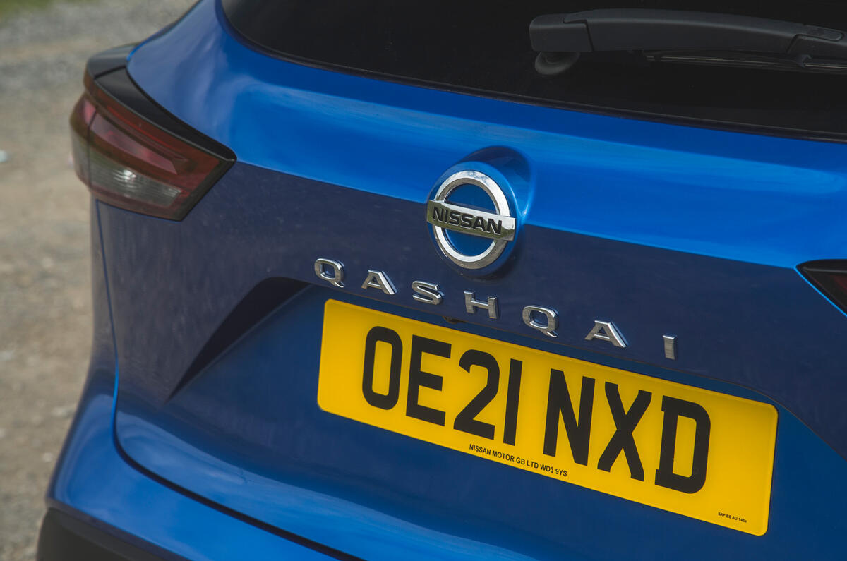 11 Nissan Qashqai 2021 RT boot badge