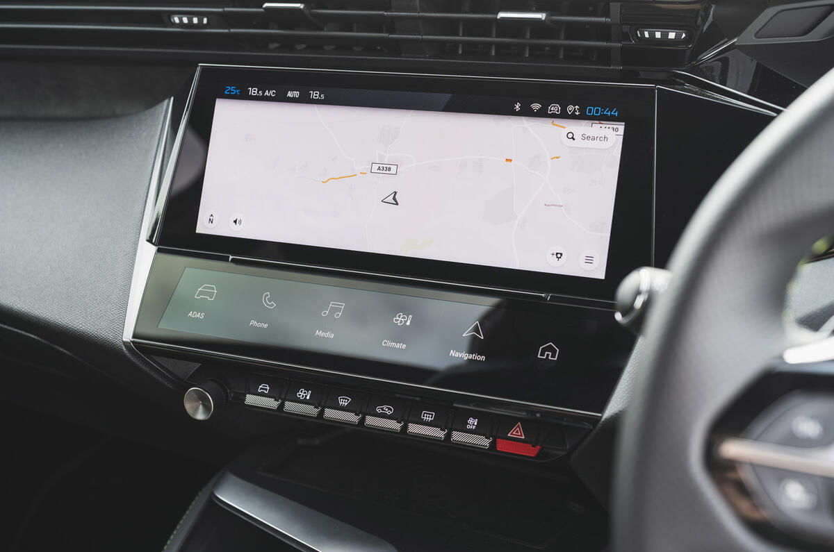 11 Peugeot 308 RT 2022 infotainment