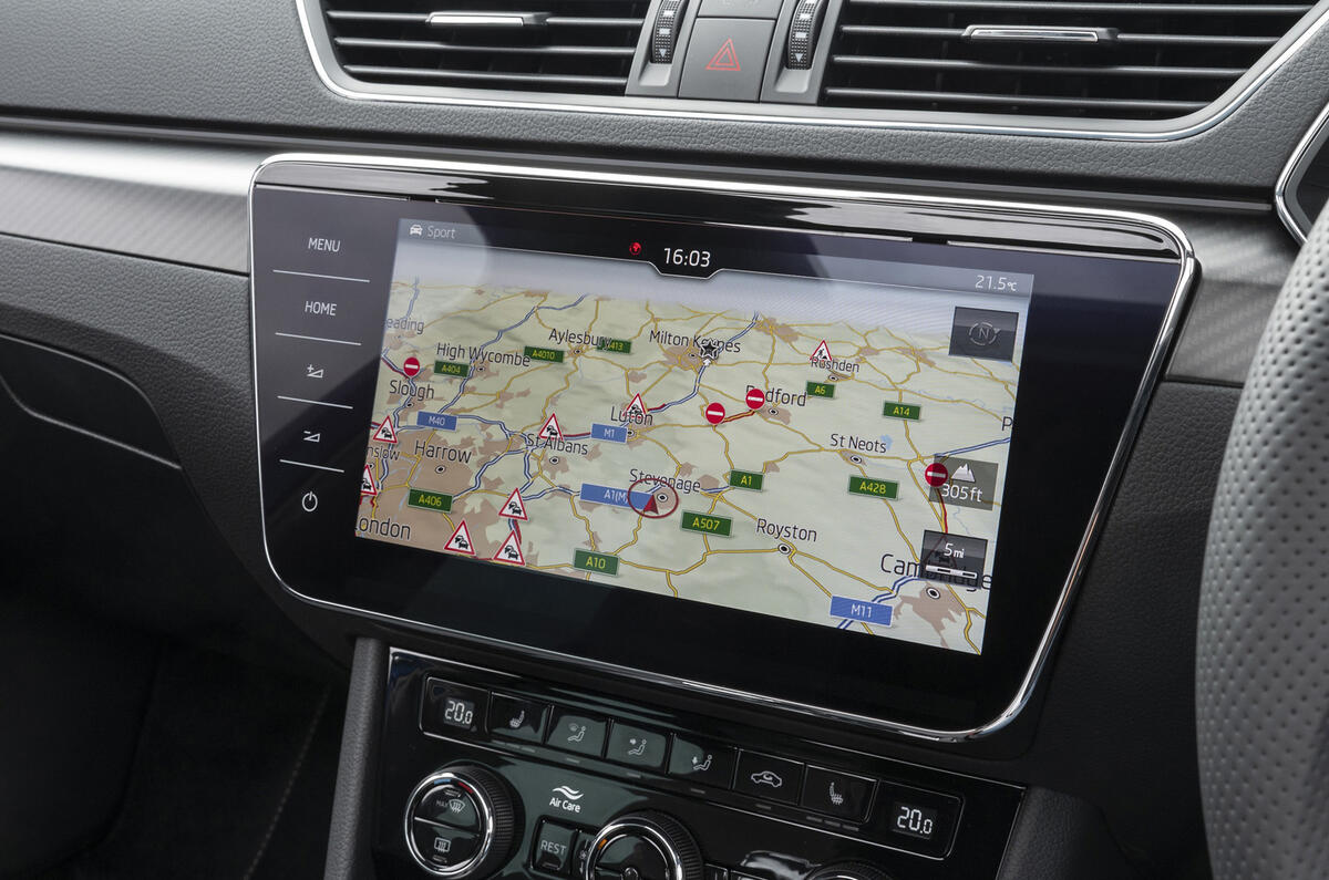 11 Skoda Superb Estate 2021 RT update infotainment