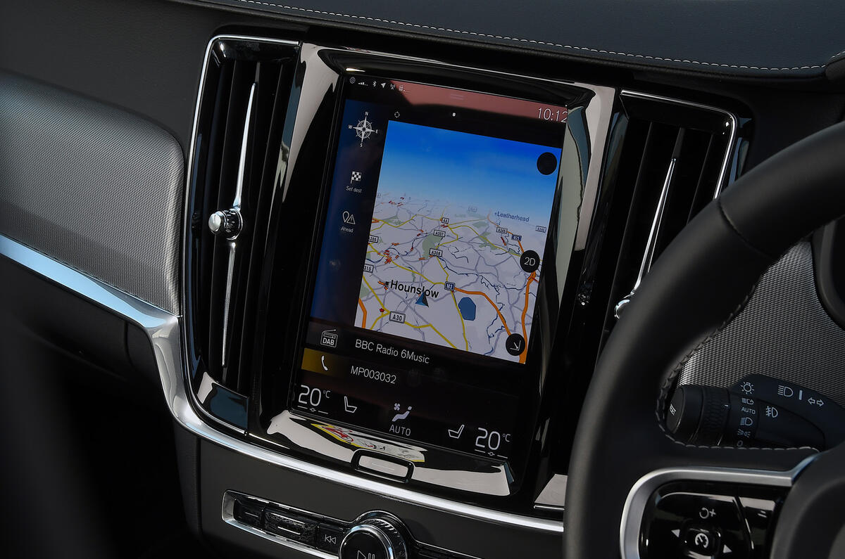 Volvo V90 T6 Recharge PHEV 2020 road test review - infotainment