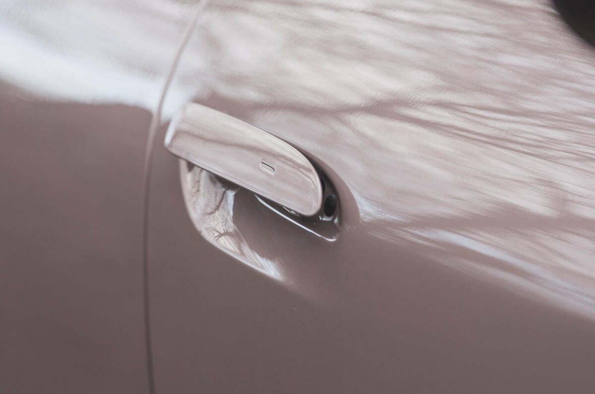 11 Porsche Taycan RWD doorhandle