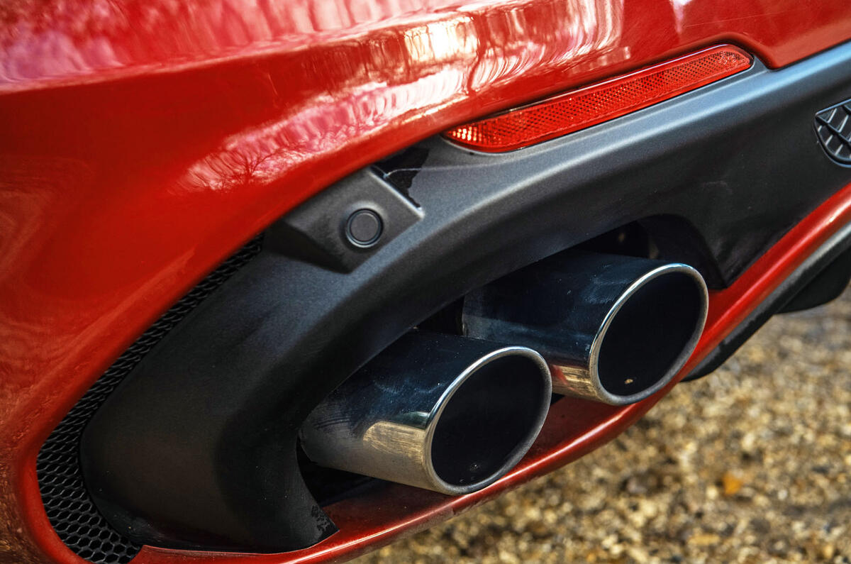 Alfa Romeo Stelvio Quadrifoglio 2019 road test review - exhausts