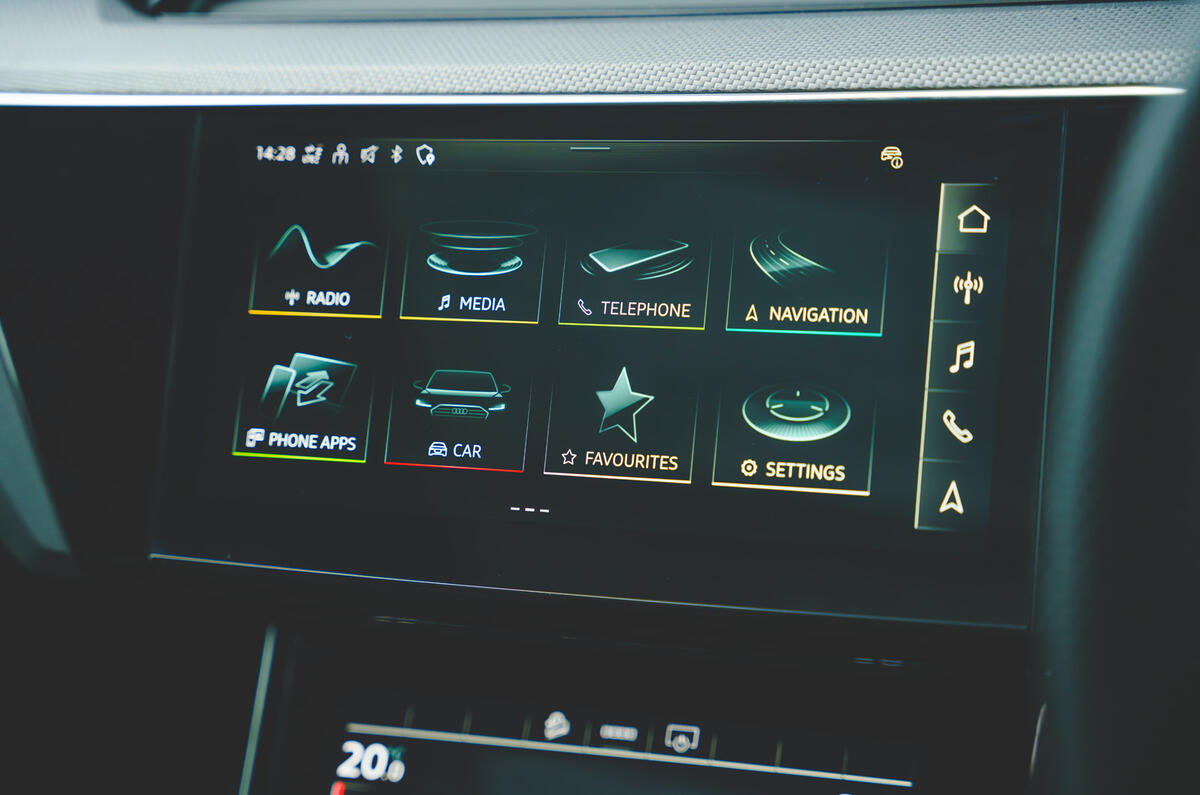12 Audi E Tron S 2021 RT touchscreen