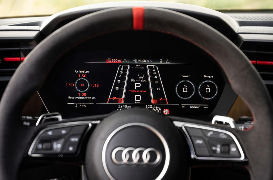 12 Audi RS3 2021 : essai routier - instruments de bord