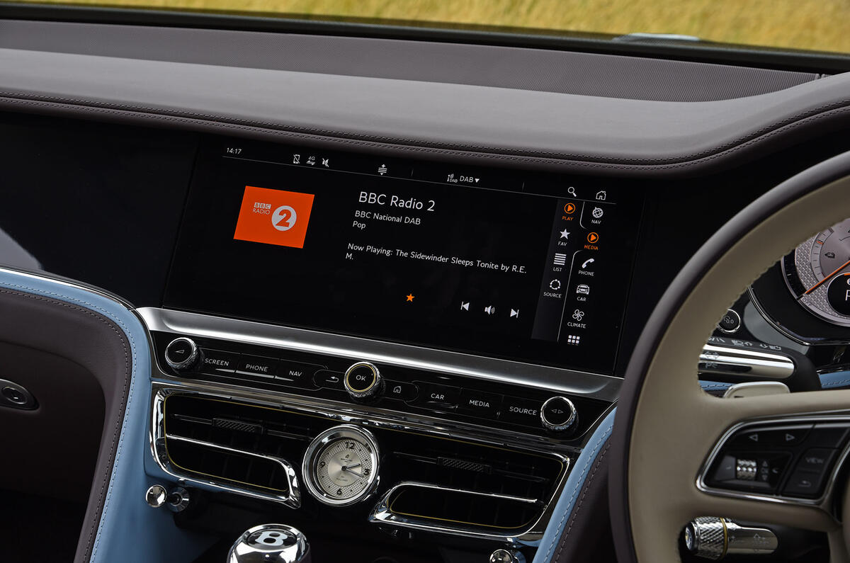 12 Bentley Flying Spur Hybrid RT 2022 infotainment