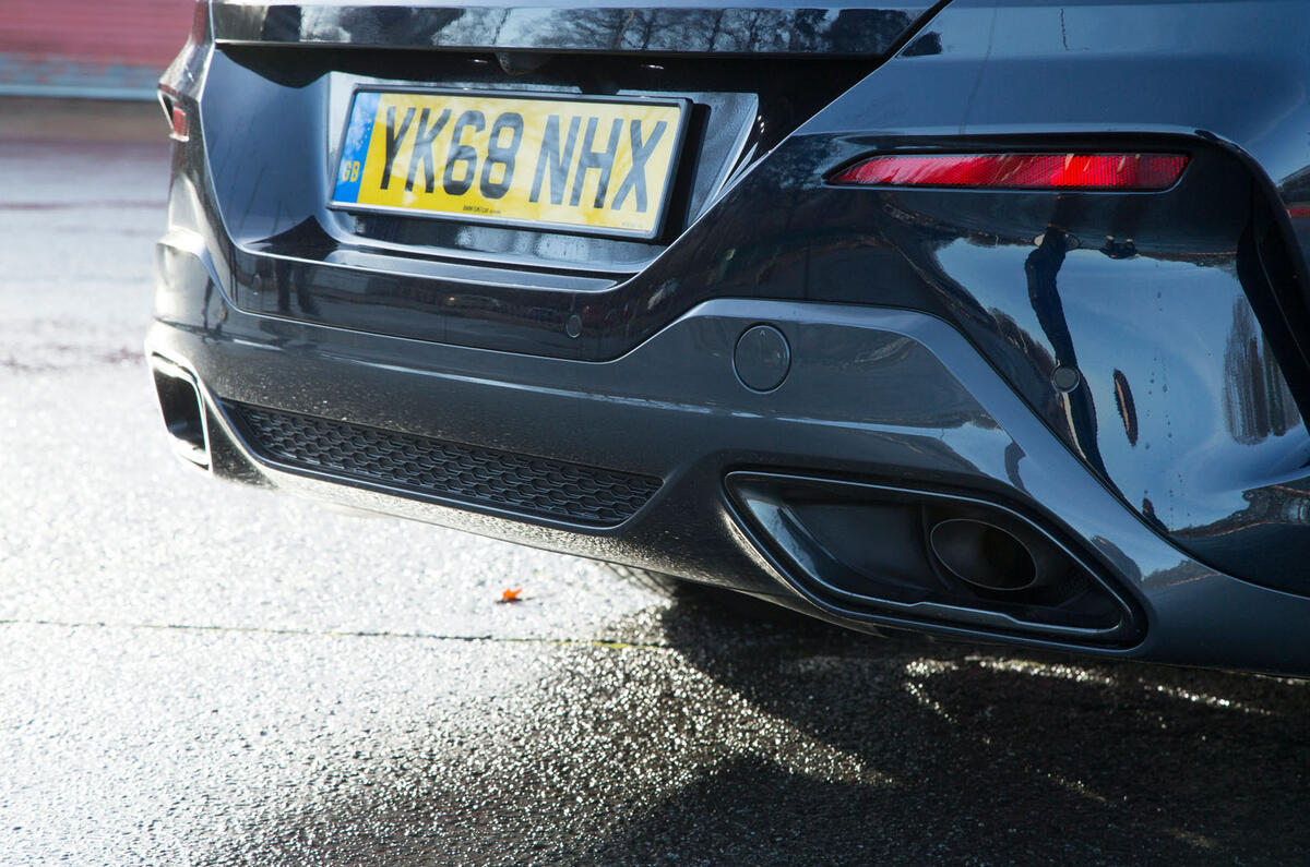 BMW 8 Series Coupé 2019 road test review - exhausts