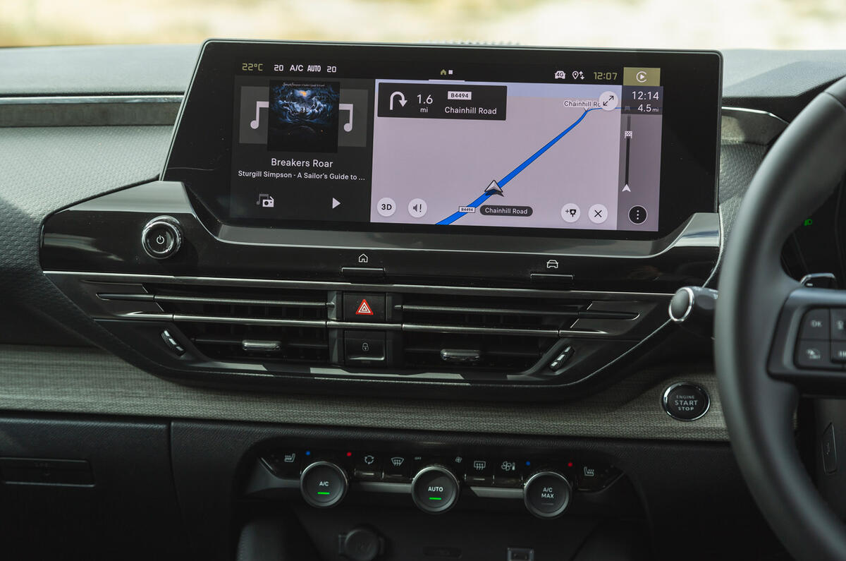 12 Citroen C5 X RT 2022 infotainment