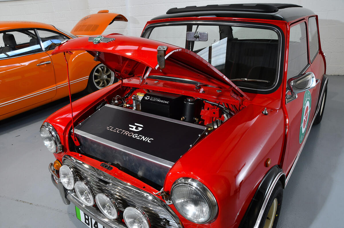 12 Compartiment moteur de la Mini Cooper électrique 2022 FD électrogène0