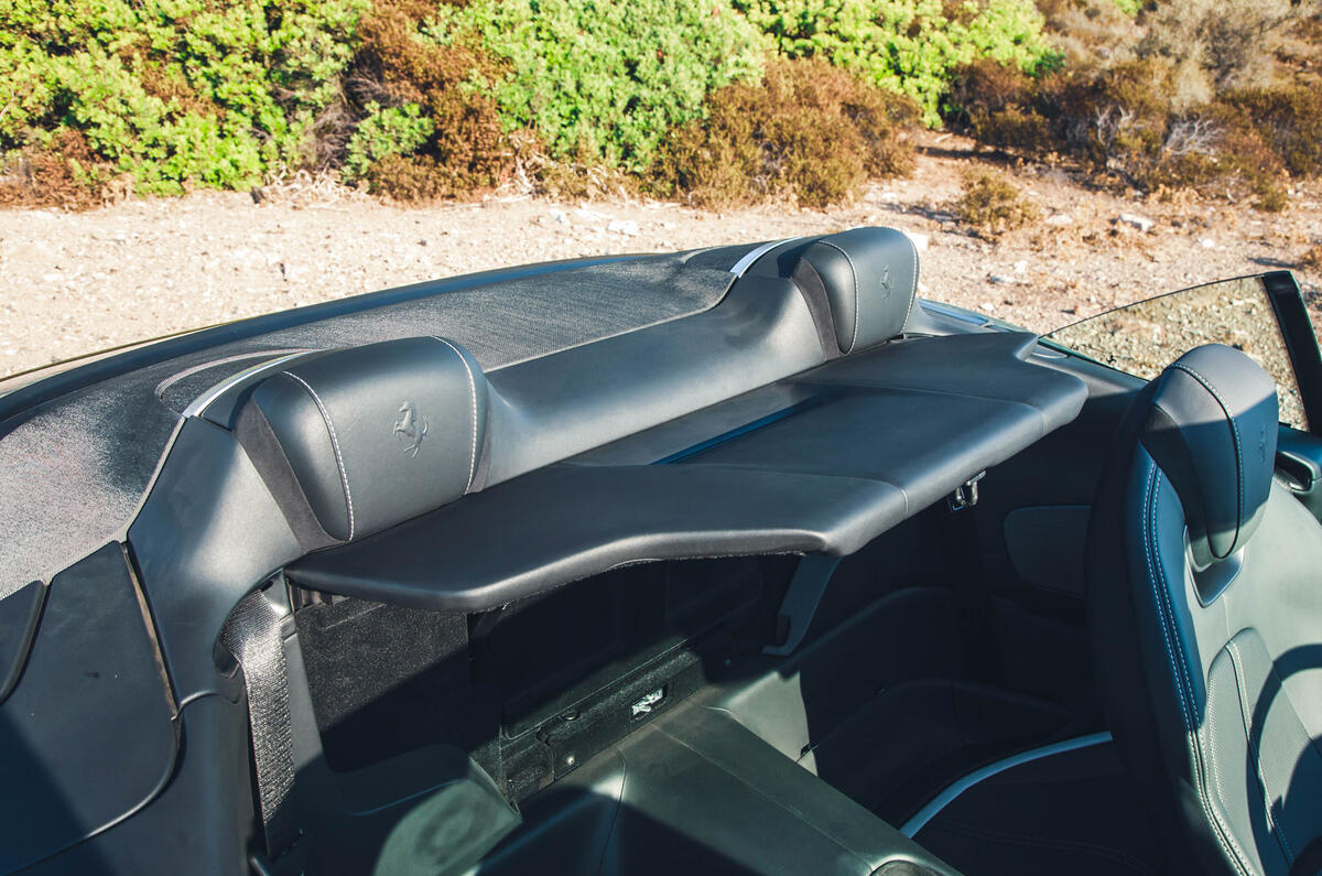 12 Ferrari Roma Spider FD 2023 rear seats wind deflector