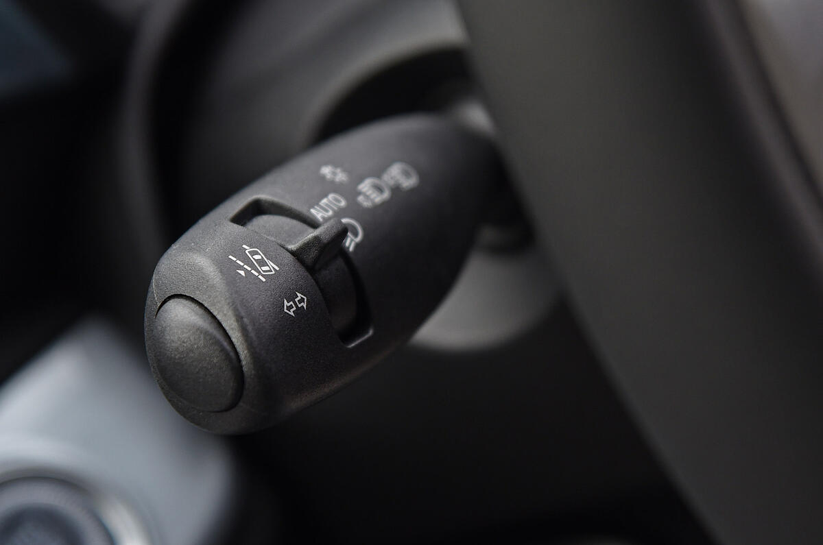 12 Fiat 500 electric 2022 road test review indicator stalks