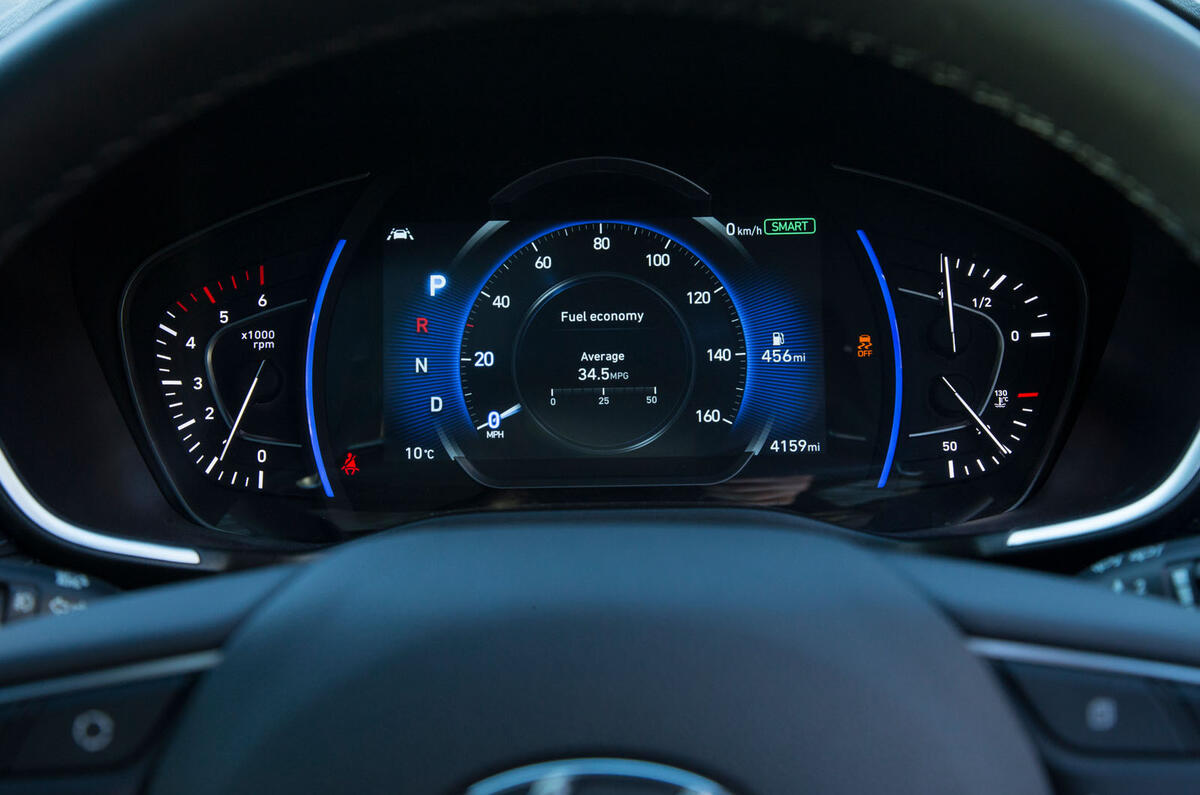 Hyundai Santa Fe 2019 road test review - instruments