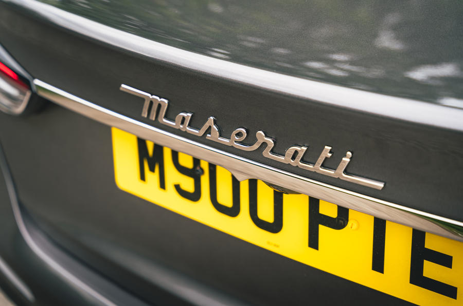 12 Logo arrière de la Maserati Quattroporte trofeo 2021 RT