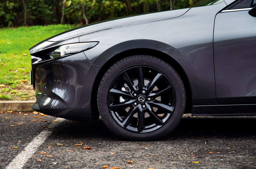 Mazda 3 Skyactiv-X 2019 : essai routier - roues en alliage