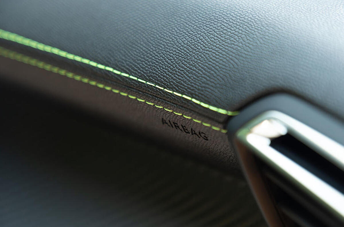 12 Peugeot 2008 2021 RT interior trim