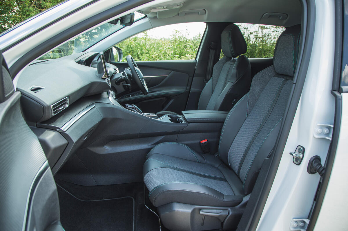 12 Peugeot 3008 2021 RT cabin