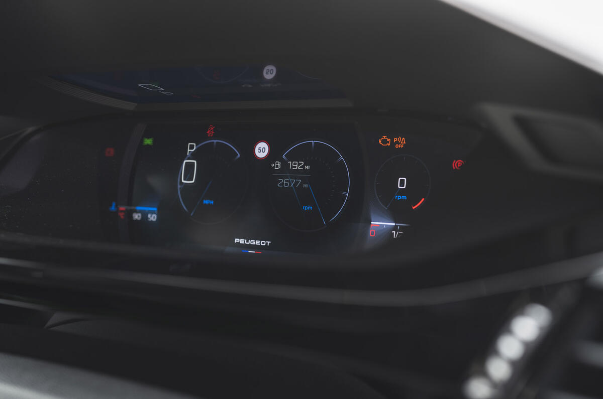 12 Peugeot 308 RT 2022 gauge cluster
