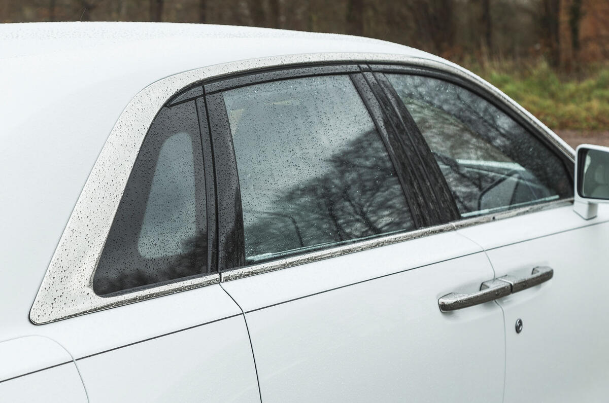 12 Rolls Royce Ghost 2021 : examen de la vitre latérale de l'essai routier