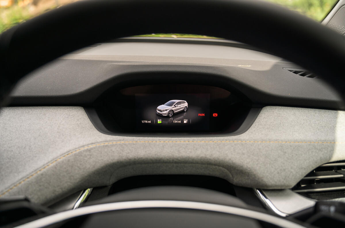 12 Skoda Enyaq IV 2021 RT instruments