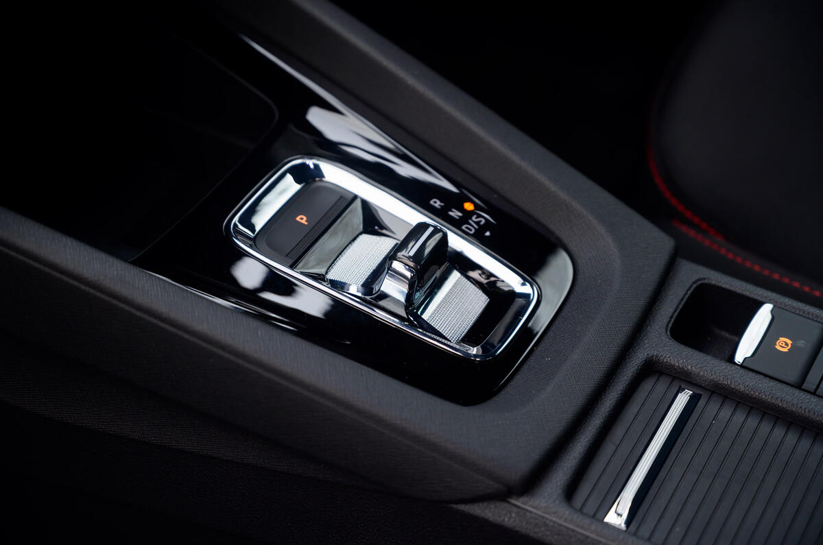 12 Skoda Octavia vRS TDI 2021 road test review centre console