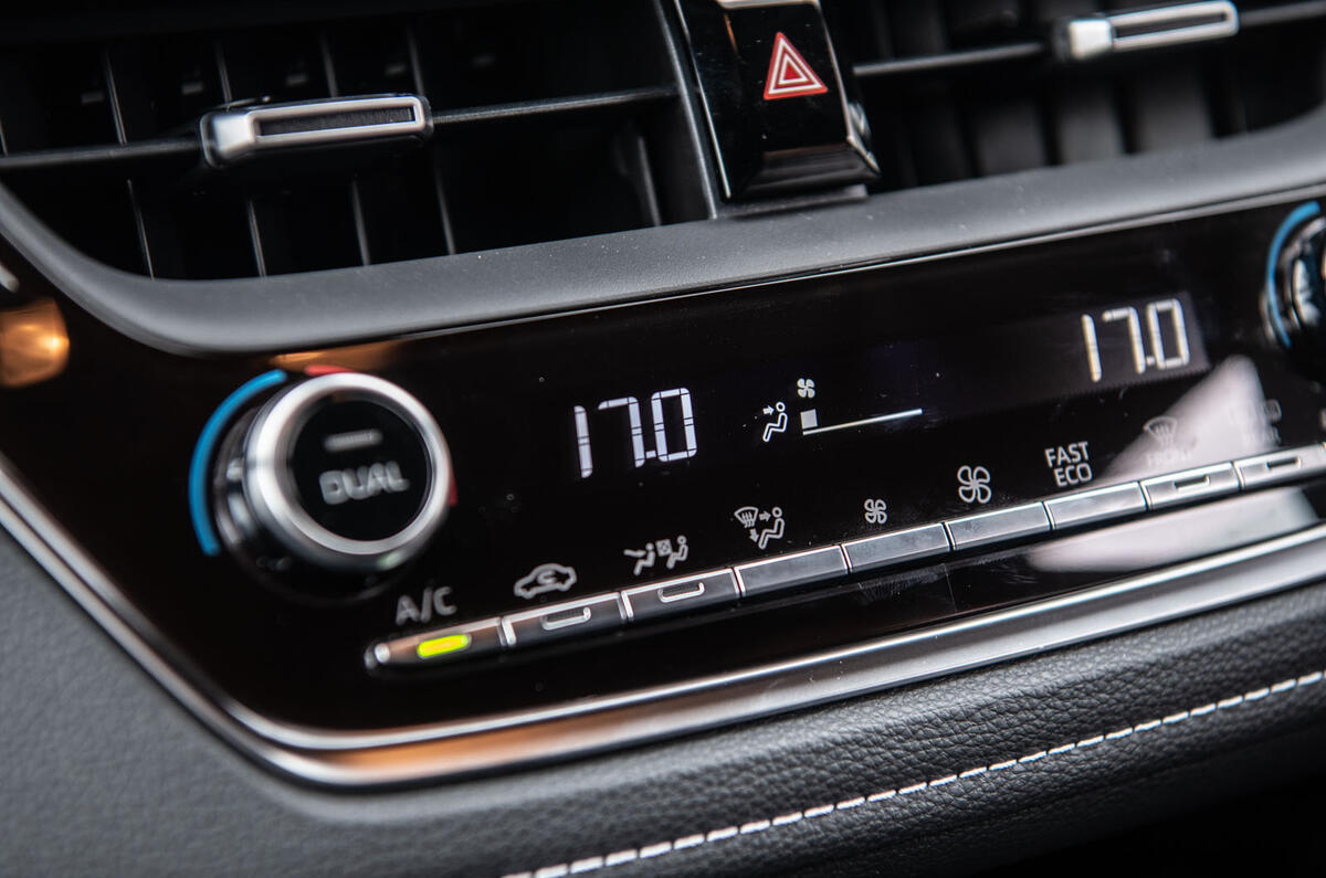 Toyota Corolla Touring Sports 2019 road test review - climate controls