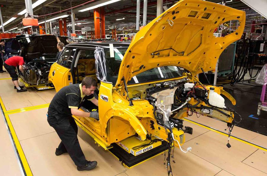 Quick news: BMW creates new jobs, Renault Megane CC facelift