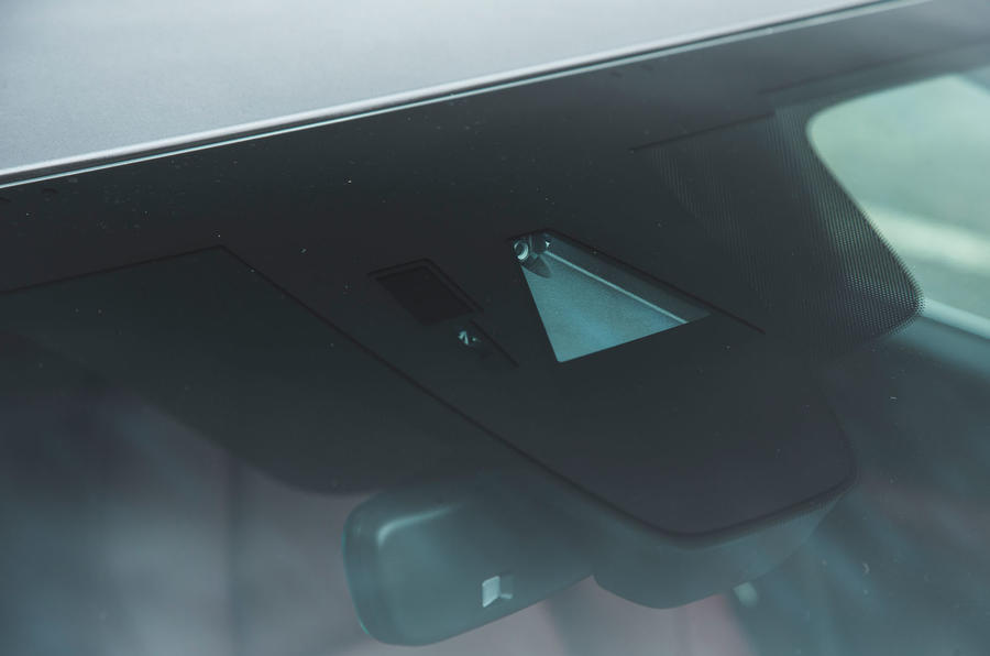 Mazda 3 Skyactiv-X 2019 : essai routier - adas sensor