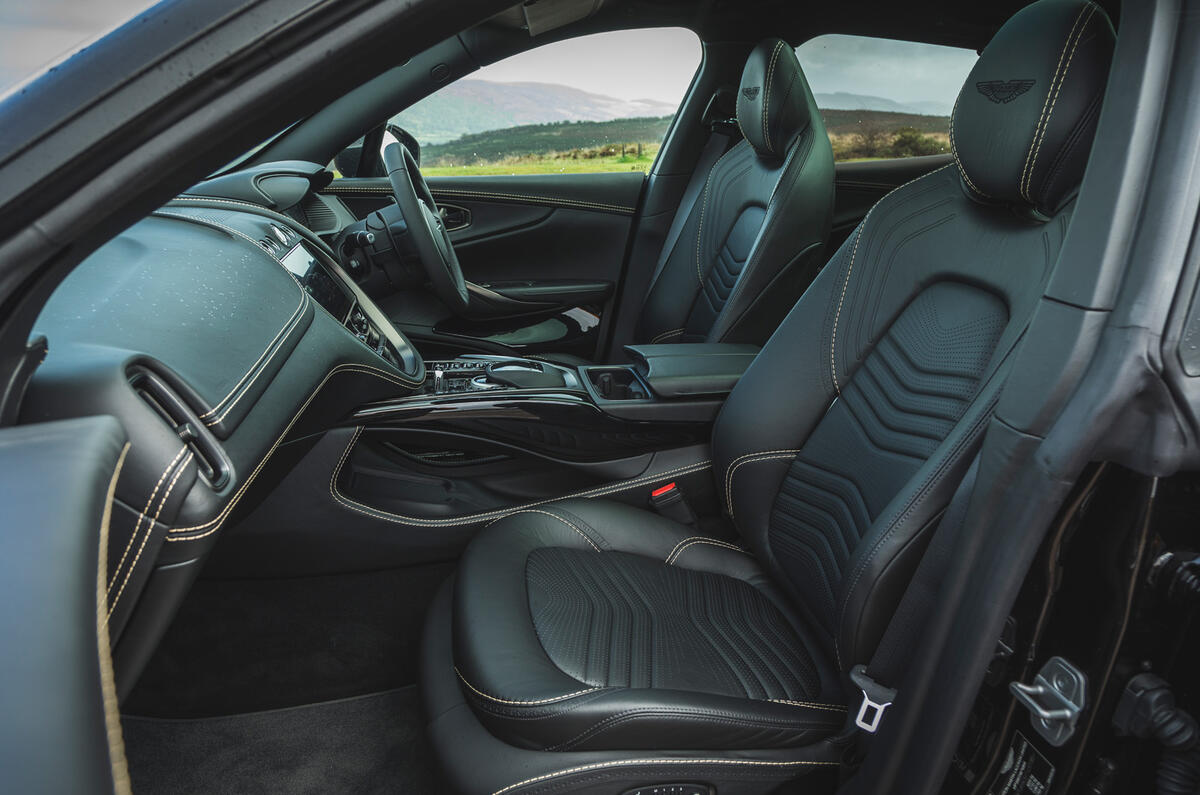 Examen de l'essai routier de l'Aston Martin DBX 2020 - cabine