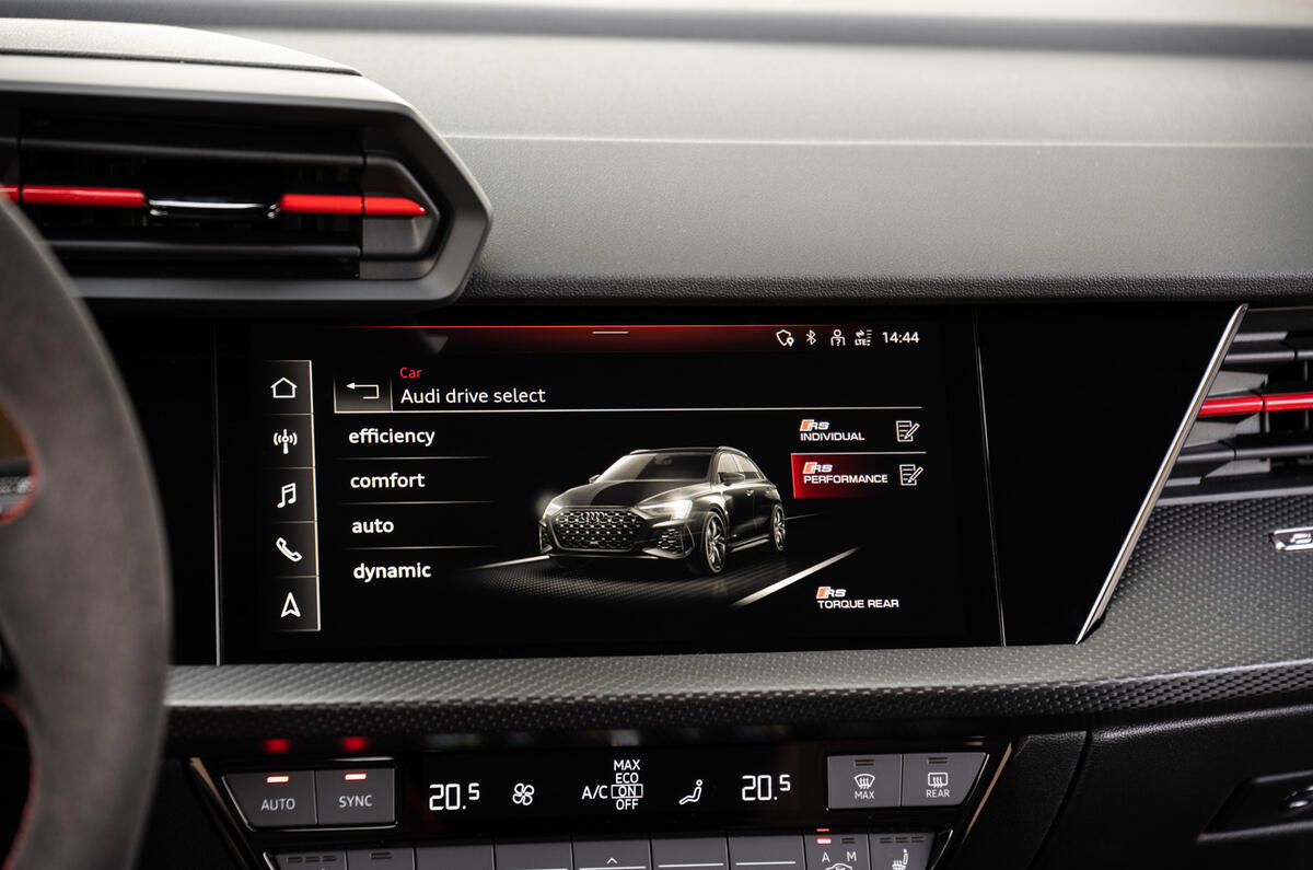 13 Audi RS3 2021 : premier essai, infotainment.