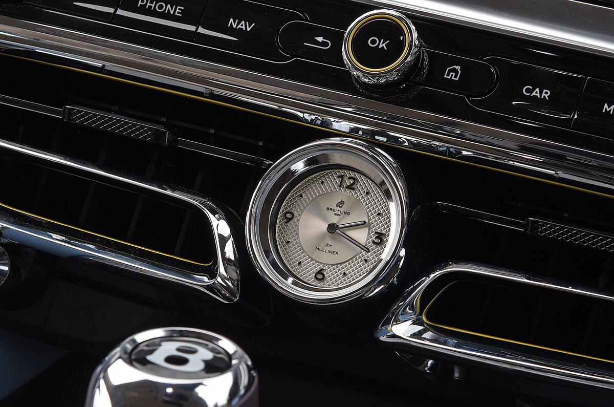 13 Bentley Flying Spur Hybrid RT 2022 clock