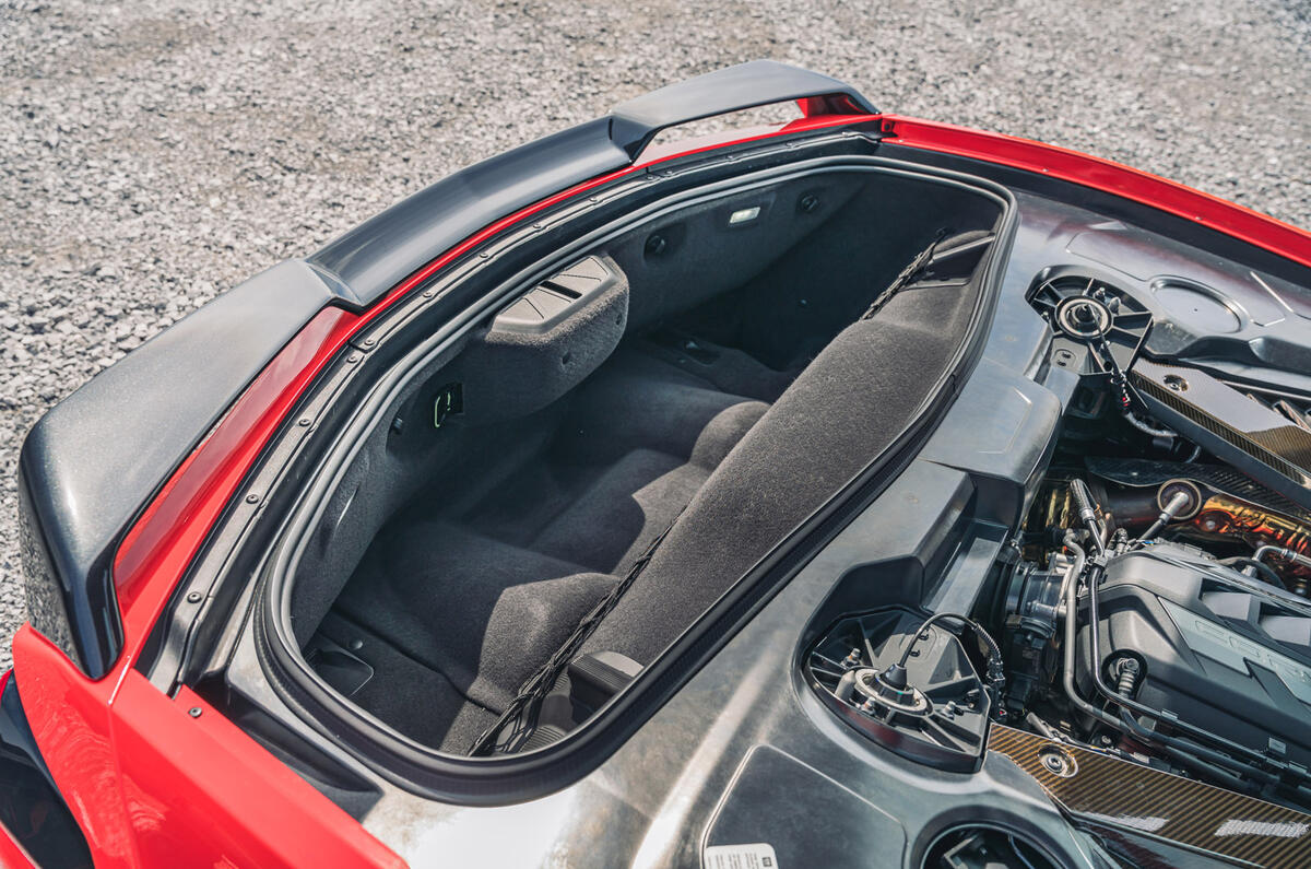 13 Chevrolet Corvette touring C8 Stingray 2022 RT coffre arrière