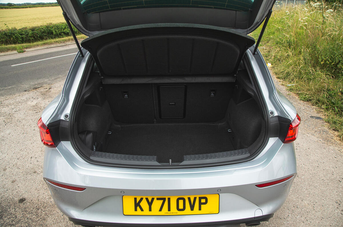 13 Cupra Leon 245 Hatchback RT 2022 boot
