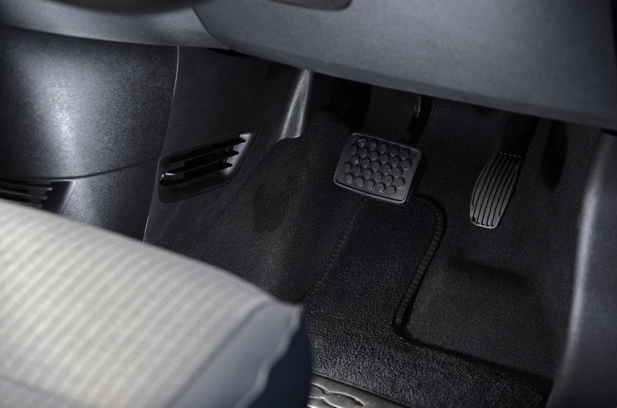 13 Fiat 500 electric 2022 road test review pedals