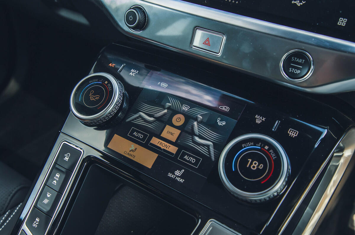 13 Jaguar i Pace Sport 400 RT 2023 climate controls