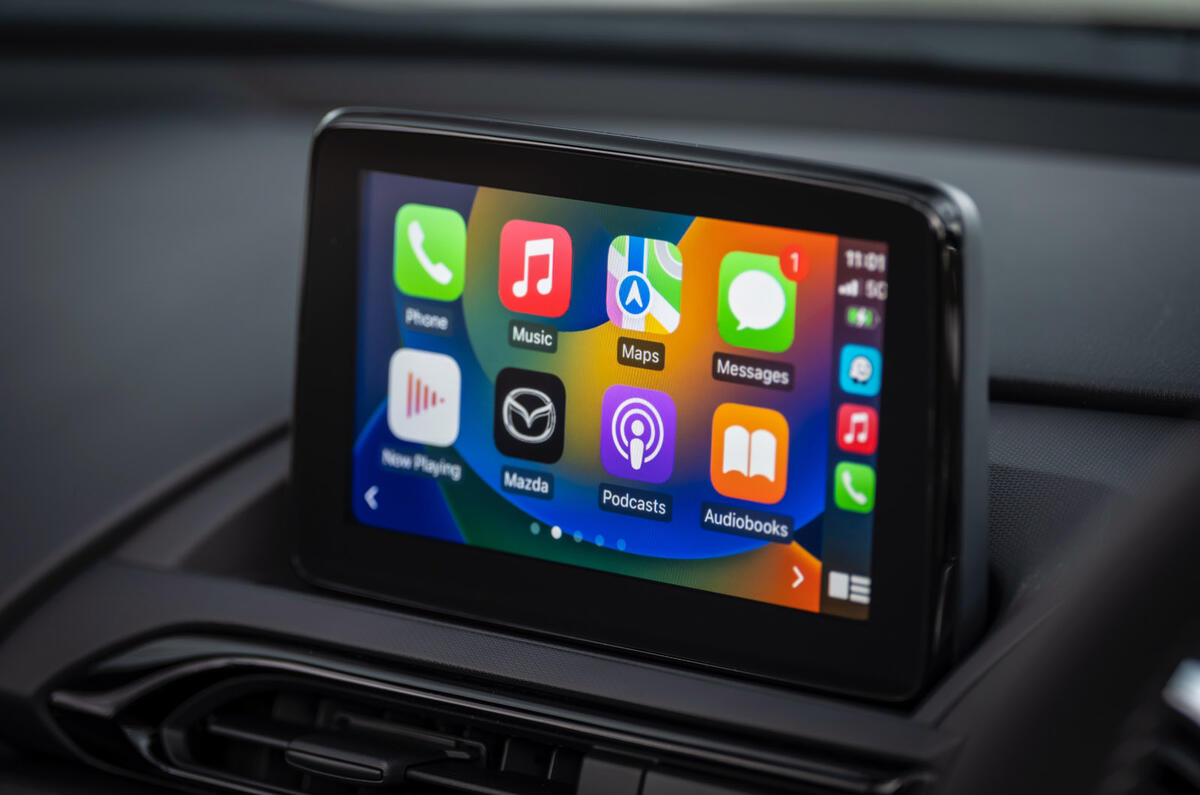 13 Mazda MX 5 RT update 2023 infotainment carplay