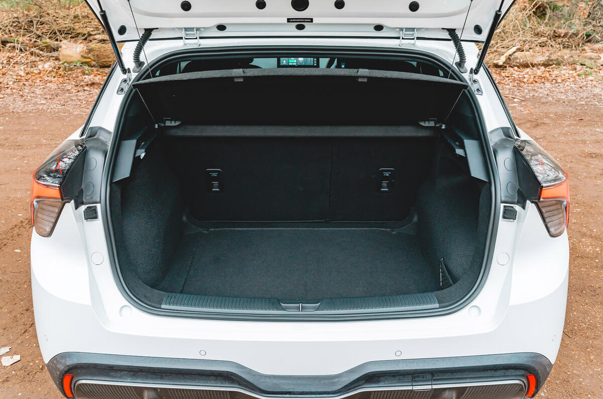 13 MG Motor MG4 EV Long Range RT 2023 boot