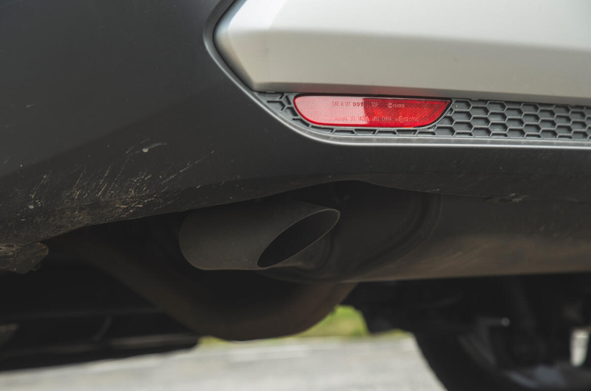 13 Nissan Qashqai 2021 RT exhaust