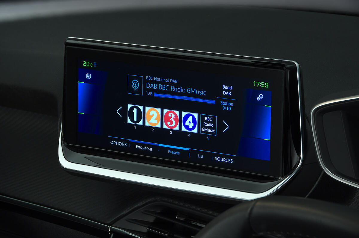 Peugeot e-208 2020 road test review - infotainment