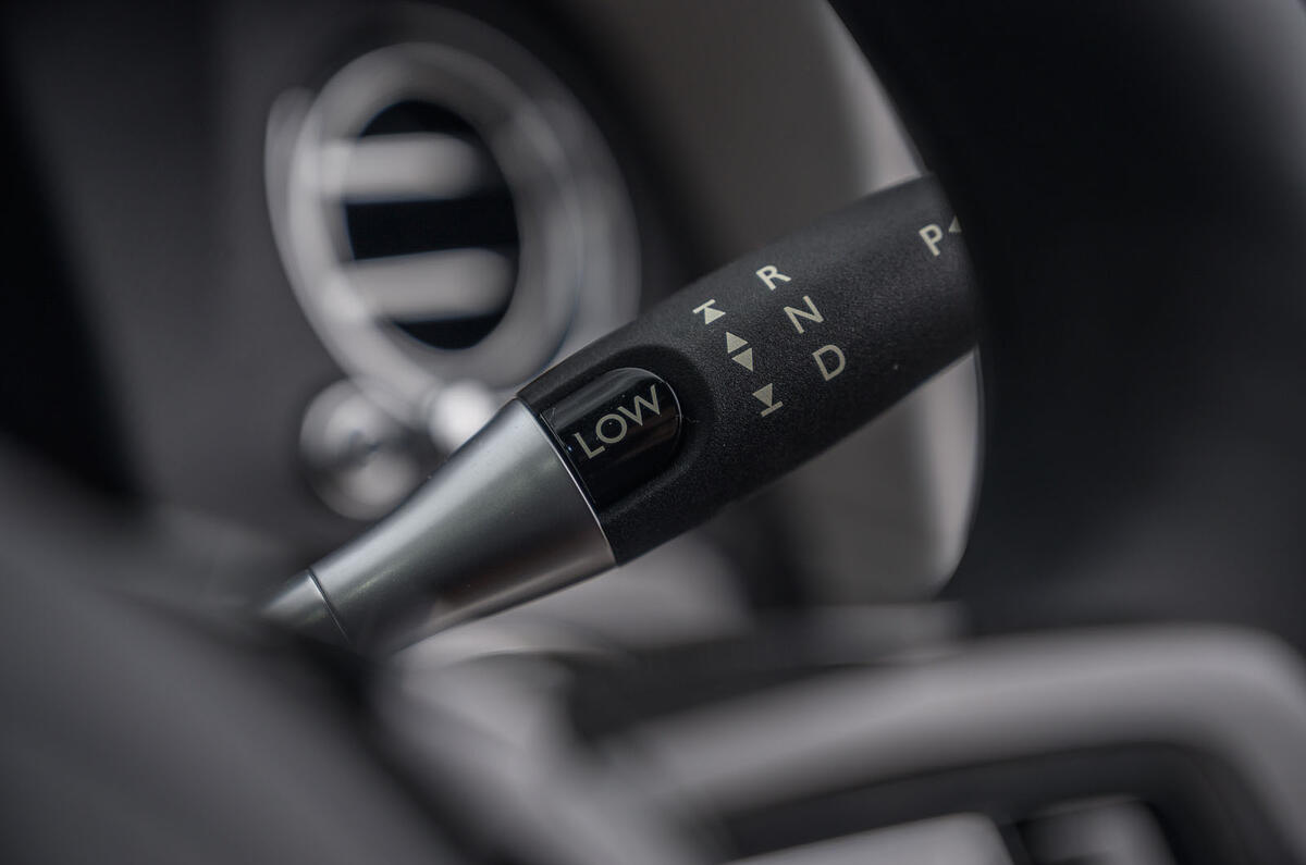 Rolls Royce Cullinan 2020 road test review - gear shifter