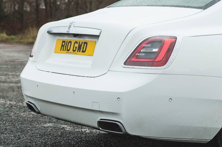 13 Rolls Royce Ghost 2021 : examen de l'essai routier à l'arrière