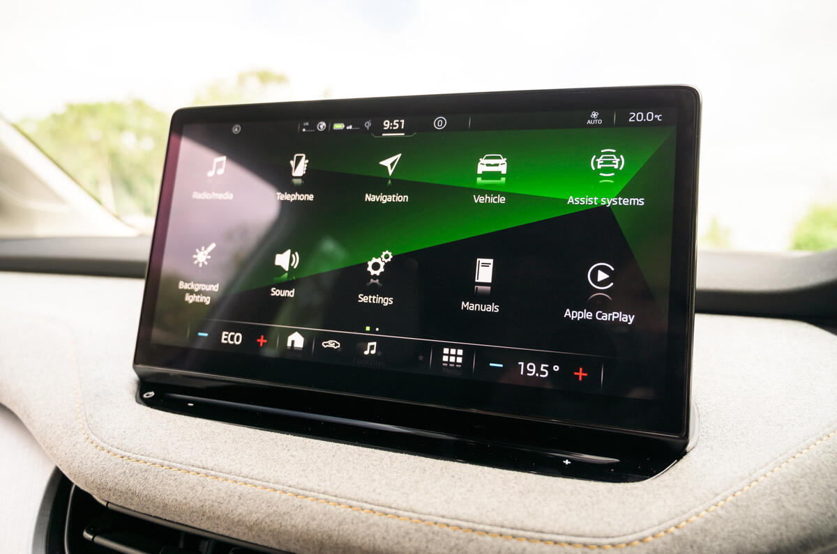 13 Skoda Enyaq IV 2021 RT infotainment