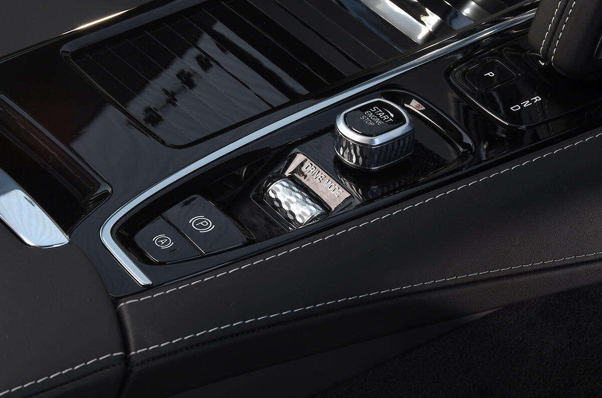 Volvo V90 T6 Recharge PHEV 2020 road test review - centre console
