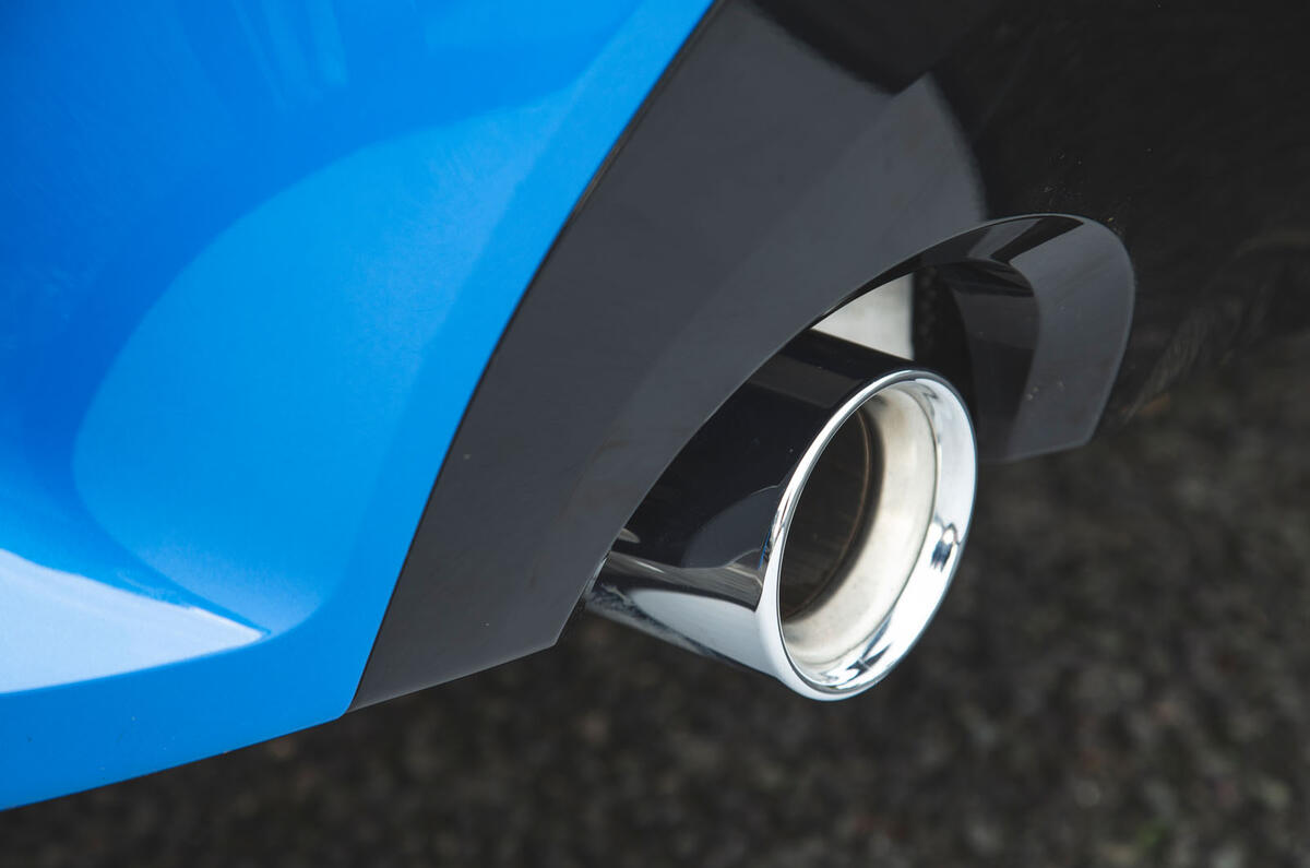 BMW 1 Series 118i 2019 road test review - exhaust